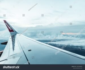 aereo easyjet in volo sopra parigi