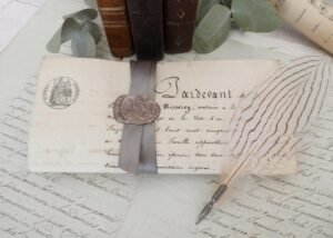 atto notarile con penna e documenti antichi