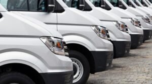 auto aziendale parcheggiata con contratto leasing