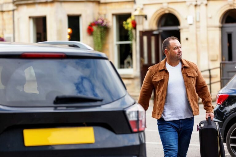 Da Che Classe Di Merito Si Parte Per Assicurazione Auto 2 auto parcheggiata con assicurazione visibile