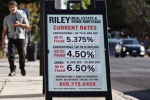 banca con tassi mutuo casa cartello esterno