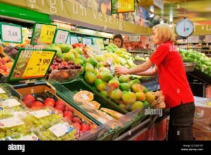 banco vendita supermercato con prodotti freschi