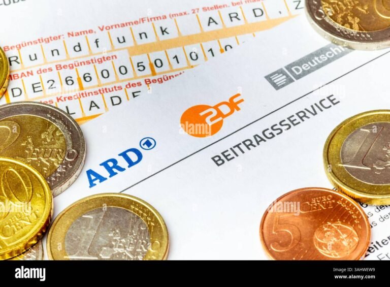 banconote e monete con modulo bancario