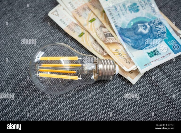 bollette luce con lampadina accesa risparmio energia