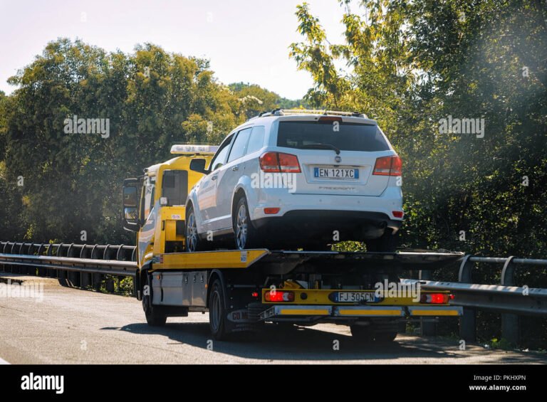 carro attrezzi in azione su strada italiana