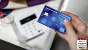 carta american express vicino a computer e bancomat