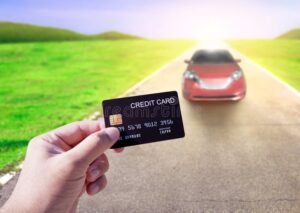 carta di credito con auto in background