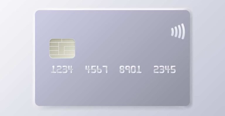 carta prepagata con soldi e chip visibili