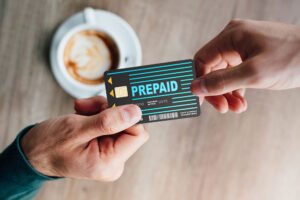 carta prepagata in mano di consumatore