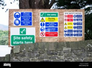 cartelli di lavoro in bacheca urbana