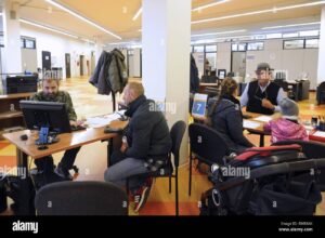 centro per limpiego con persone al lavoro