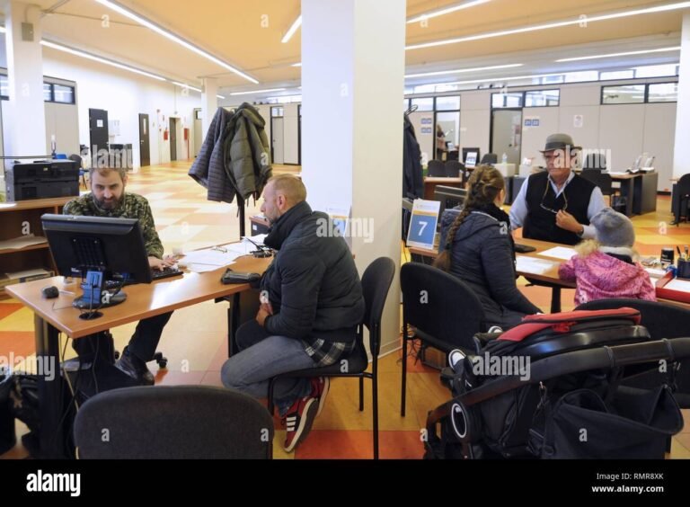 centro per limpiego con persone al lavoro