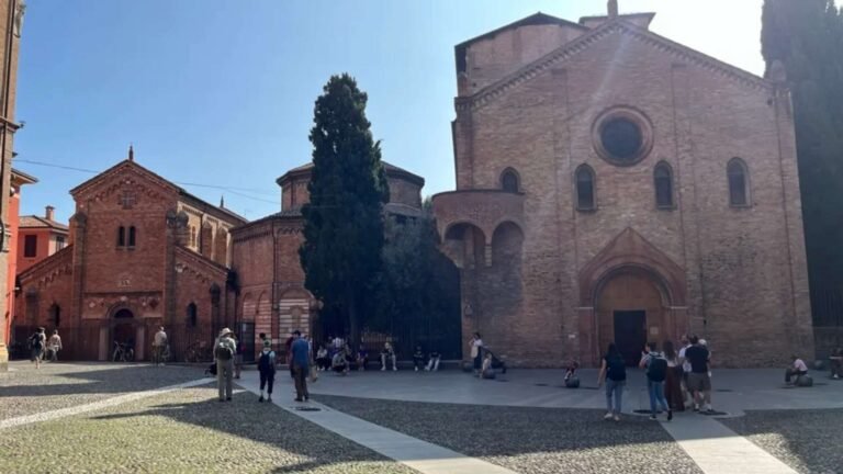 centro storico di san stefano con chiesa medievale