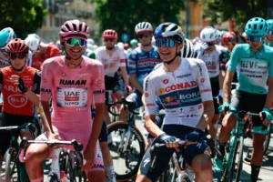 ciclisti in gara durante il giro ditalia