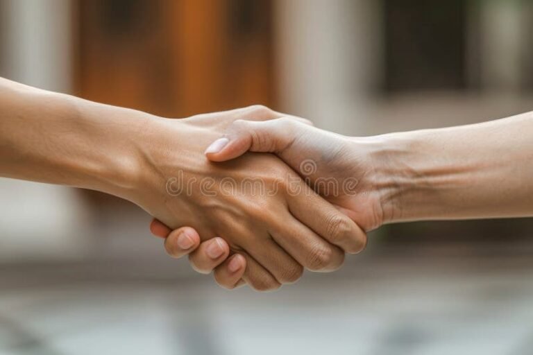 due mani che si stringono simbolo collaborazione