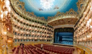 esterno storico del teatro la fenice venezia