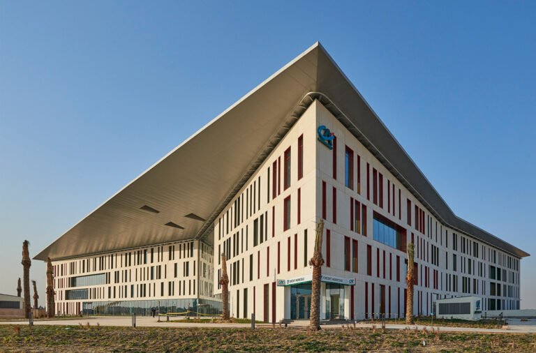 facciata edificio credit agricole torri quartesolo