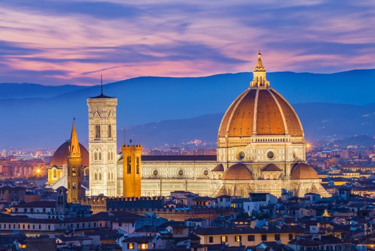 facciata imponente di santa maria del fiore firenze