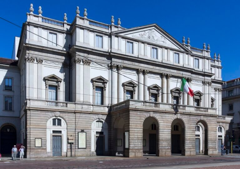 facciata storica del teatro alla scala milano