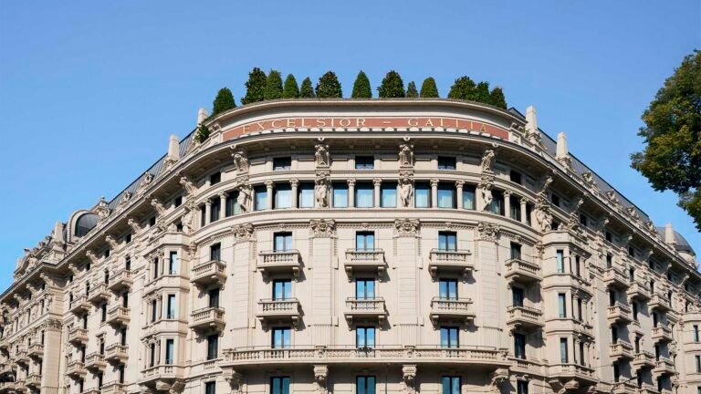 facciata storica di un albergo elegante milano