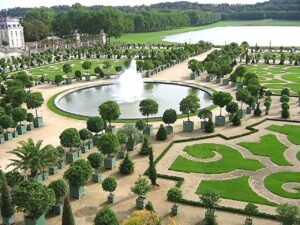 giardino storico con fontane e architettura elegante