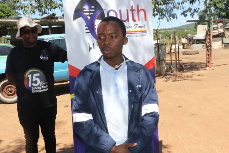 giovani imprenditori che ricevono sostegno finanziario