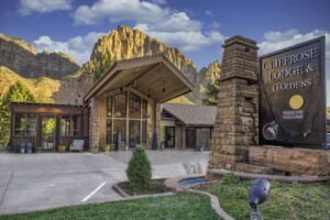 ingresso accogliente di un albergo montano