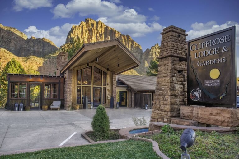 ingresso accogliente di un albergo montano