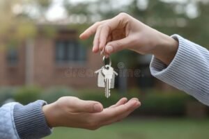 mani che scambiano chiavi di casa