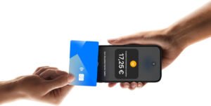 Come Si Usa Apple Pay Per Pagamenti Sicuri e Veloci 21 mano che paga con apple pay su iphone