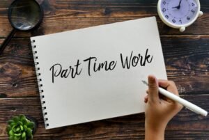 Cosa Significa l’Ape Con Data Successiva al Contratto di Lavoro 45 orologio e contratto di lavoro su scrivania