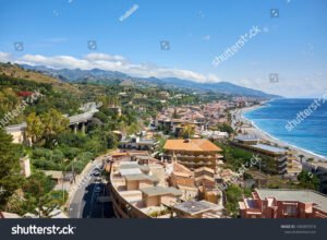 panorama di santa teresa di riva con porto turistico