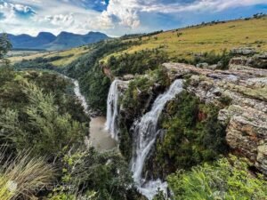 Cosa vedere e fare alla Ripa di Rocca San Felice 5 panorama naturale e fiume alla ripa verde