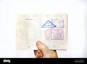 Quali Documenti Sono Necessari per Ottenere la Cittadinanza Italiana 36 passaporto italiano con timbri e documenti ufficiali