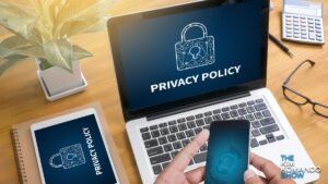 persona che accetta condizioni privacy online