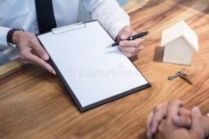 persona che firma contratto con agente bancario