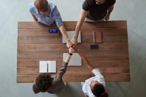 persone che collaborano in unassociazione no profit