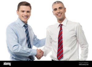 Come Ottenere Prestiti Tra Privati Senza Necessità Di Busta Paga 27 persone che si stringono la mano sorridenti