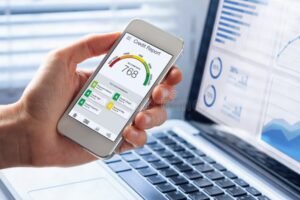 schermo smartphone con app di controllo credito