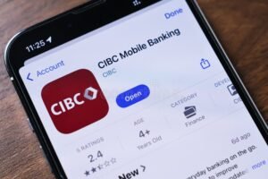 smartphone con app banco di napoli aperta