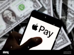 smartphone con icona apple pay e portafoglio digitale