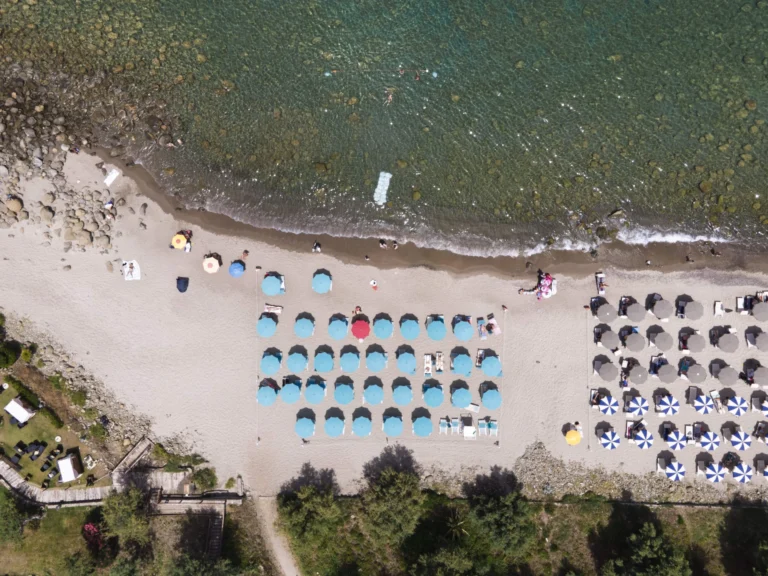 Quali Attività e Servizi Offre il Lido Naxos a Giardini Naxos