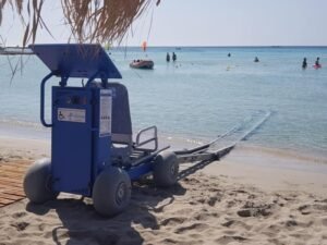 spiaggia con rampe di accesso per disabili