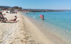 spiaggia di vibo marina con mare cristallino