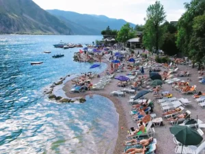 Quali Sono I Migliori Lidi Sul Lago Di Como Per Una Giornata Al Sole 17 spiaggia soleggiata sul lago di como