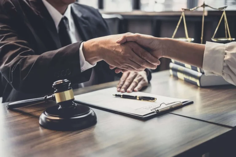 stretta di mano interrotta su contratto firmato