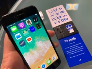 telefono cellulare con codice digitale visibile