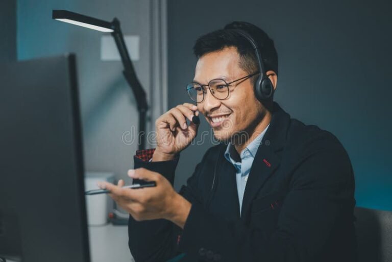 telefono di assistenza clienti con auricolare