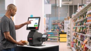 È Possibile Avere un Pos Senza Partita Iva Scopri Come Funziona 13 terminale pos in uso in negozio moderno