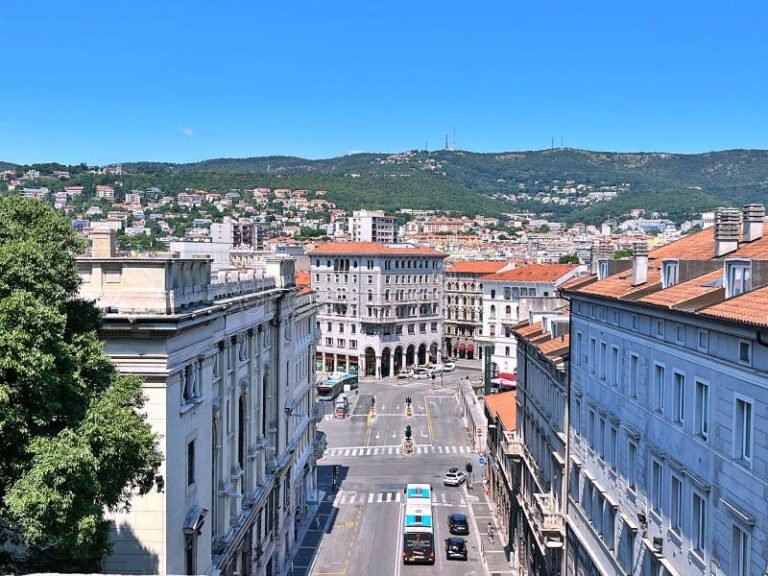 veduta panoramica del centro storico di trieste